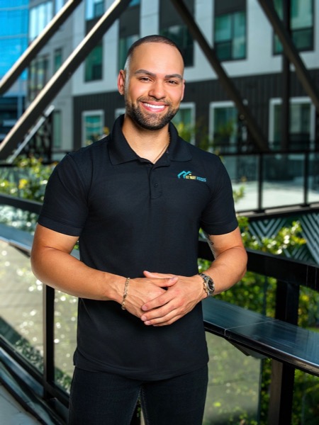 About Leandro Alvarez, Broker
